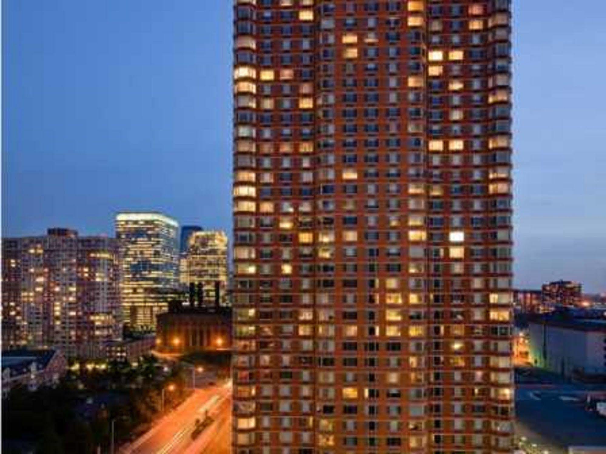 Global Luxury Suites At Jersey City Waterfront Exterior photo